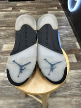 Load image into Gallery viewer, Jordan 5 UNC (9.5)

