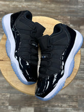 Load image into Gallery viewer, Jordan 11 SpaceJam (6Y/7.5W)

