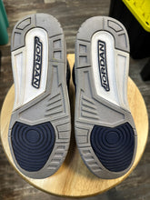 Load image into Gallery viewer, Jordan 3 Georgetown (6Y/7.5W)
