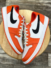 Load image into Gallery viewer, Jordan 1 Low Starfish (9.5)
