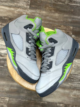 Load image into Gallery viewer, Jordan 5 Green Bean (9.5)
