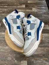 Load image into Gallery viewer, Jordan 4 Military Blue (9.5)
