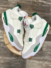 Load image into Gallery viewer, Jordan 4 SB Pine Green (11)
