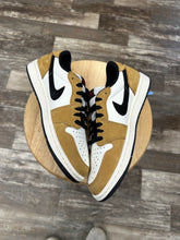 Load image into Gallery viewer, Jordan 1 Low Rookie Of The Year (9.5)
