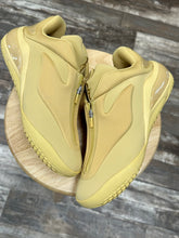 Load image into Gallery viewer, Converse SHAI 001 Butter (9.5)
