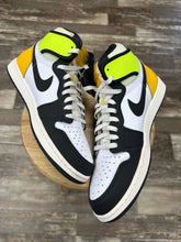 Load image into Gallery viewer, Jordan 1 University Gold (13)
