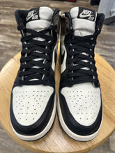 Load image into Gallery viewer, Jordan 1 Mocha (6.5Y/8W)

