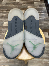 Load image into Gallery viewer, Jordan 5 Green Bean (9.5)
