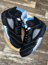 Load image into Gallery viewer, Jordan 5 Black University Blue (10)
