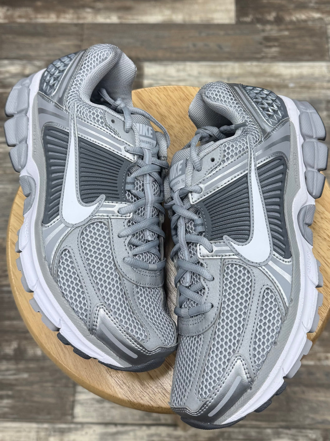 (DS) Nike Vomero 5 Wolf Grey (8.5)