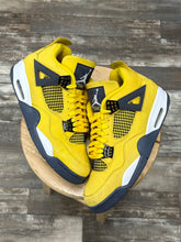 Load image into Gallery viewer, Jordan 4 Lightning (10.5)
