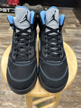 Load image into Gallery viewer, Jordan 5 Black University Blue (10)
