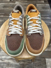 Load image into Gallery viewer, Jordan 1 Low Voodoo (9.5)
