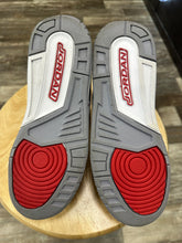 Load image into Gallery viewer, Jordan 3 Fire Red (7Y/8.5W)
