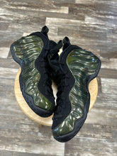 Load image into Gallery viewer, Nike Foamposite Legion Green (11.5)

