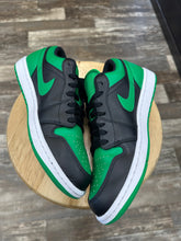 Load image into Gallery viewer, Jordan 1 Low Lucky Green (8.5)
