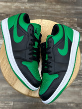 Load image into Gallery viewer, Jordan 1 Low Lucky Green (8.5)
