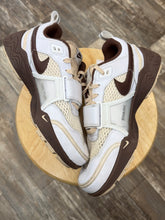 Load image into Gallery viewer, Travis Scott Nike Field Jaxx (11.5)
