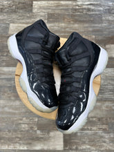 Load image into Gallery viewer, Jordan 11 72-10 (9.5)
