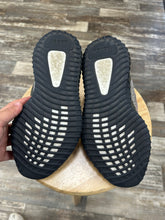 Load image into Gallery viewer, Yeezy 350 Carbon Beluga (9.5)
