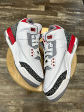 Load image into Gallery viewer, Jordan 3 Fire Red (7Y/8.5W)
