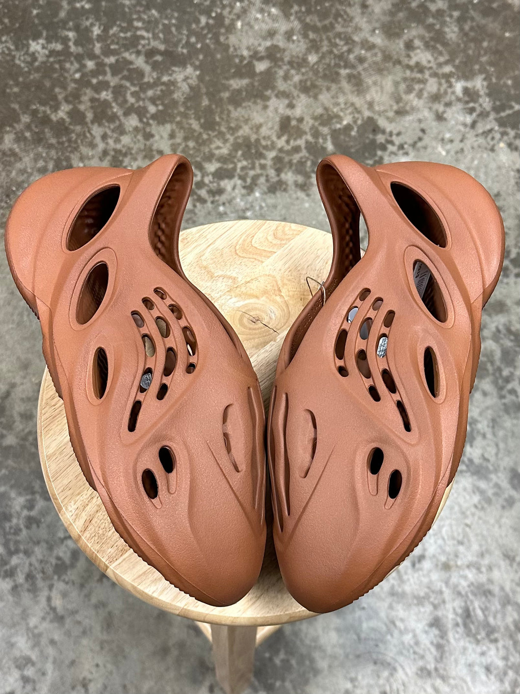 (DS) Yeezy Foam RNR Clay Red (13)