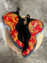 Load image into Gallery viewer, Nike Foamposite Supreme Red (10.5)
