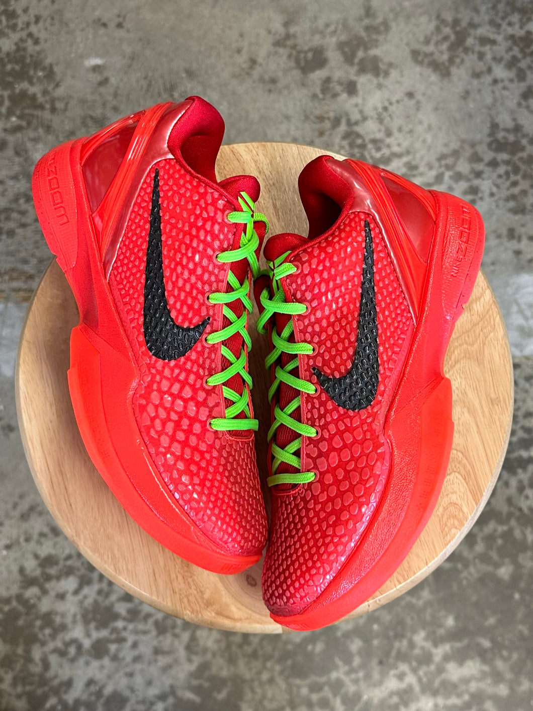 (DS) Nike Kobe 6 Reverse Grinch (7.5)