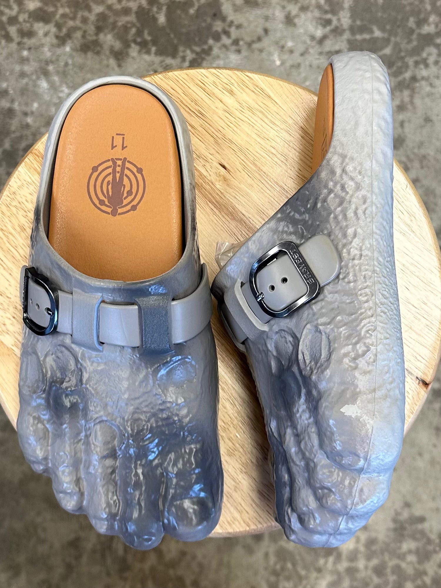 DS) Bravest Studios Kid Cudi Moon Clogs (11) – PBT display picture 1