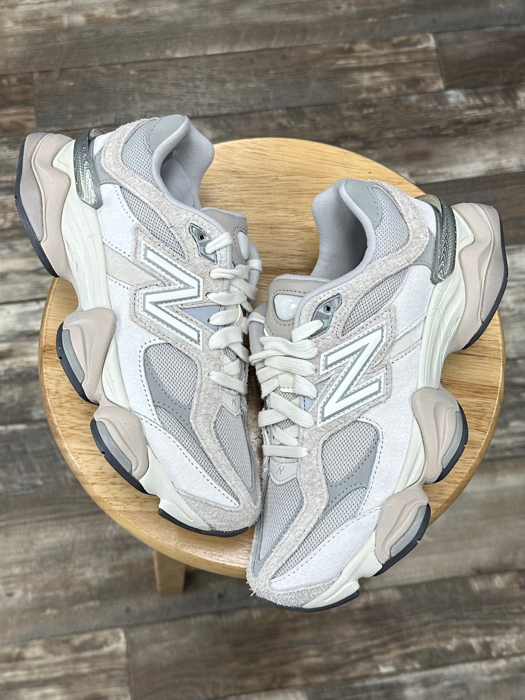 (DS) New Balance 9060 Grey (4.5Y/6W)