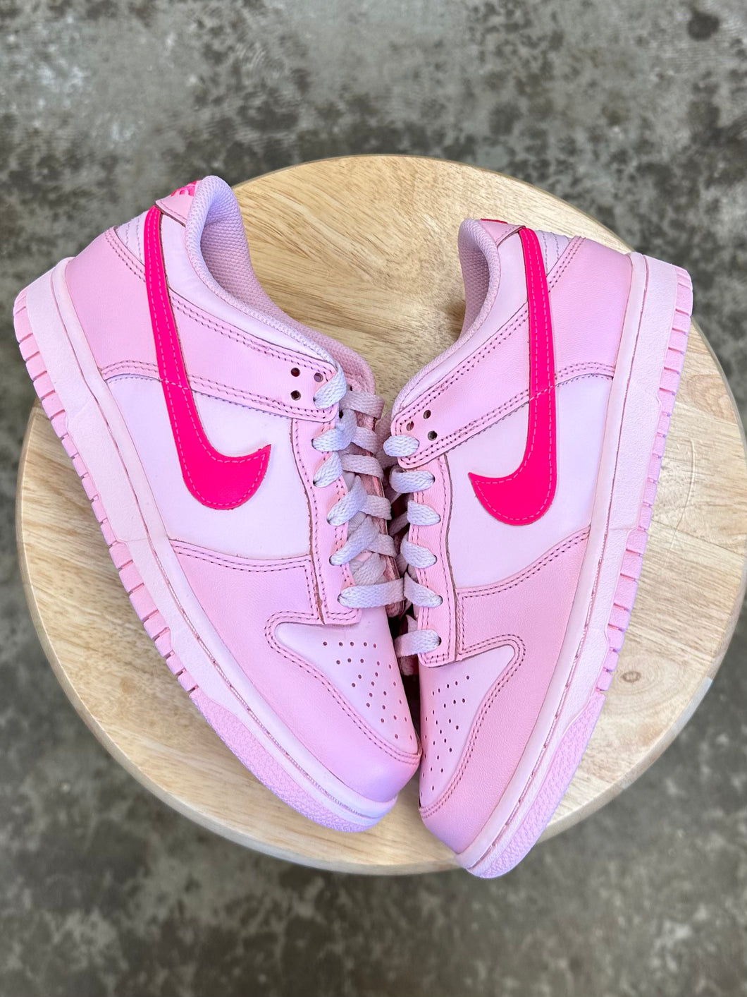 (DS) Nike Dunk Low Tripple Pink (5.5Y/7W)