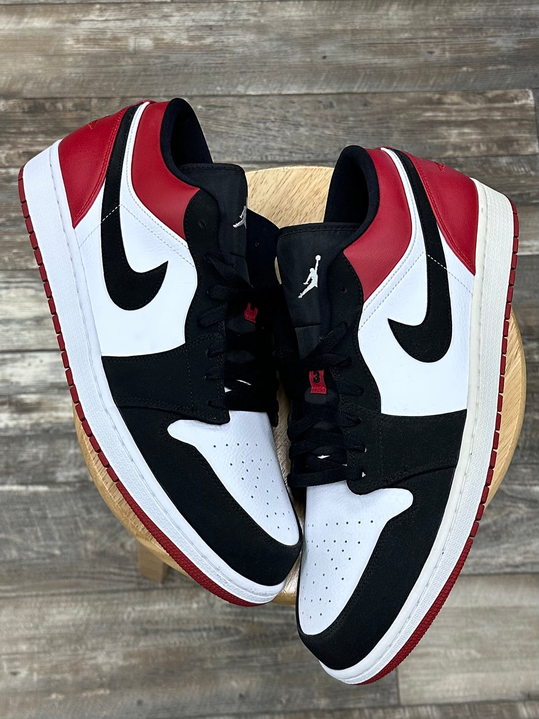 (DS) Jordan 1 Low Black Toe (16) (Midsole Discoloration)