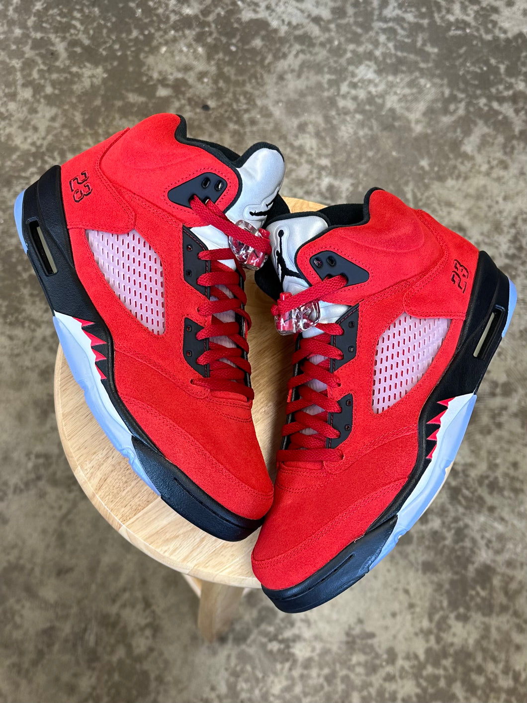 (DS) Jordan 5 Ragging Bull (10.5)