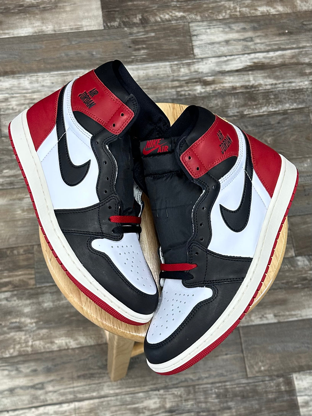 (DS) Jordan 1 Black Toe (10.5)
