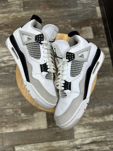 Load image into Gallery viewer, Jordan 4 Military Black (9.5)
