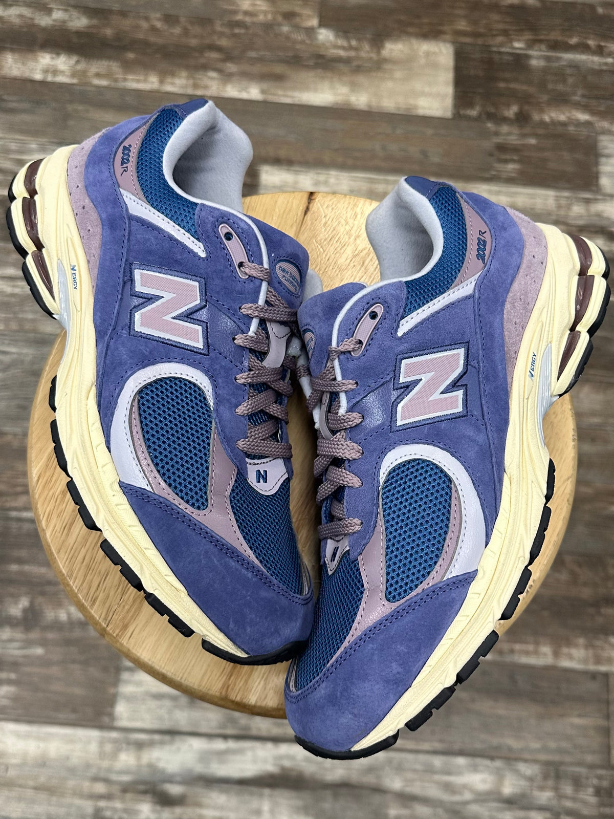 New Balance 2002R (10.5)