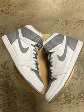 Load image into Gallery viewer, Jordan 1 Stealth (15)
